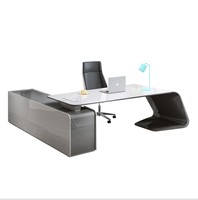 Bureau de direction moderne et luxueux, table de patron, bureau d'ordinateur