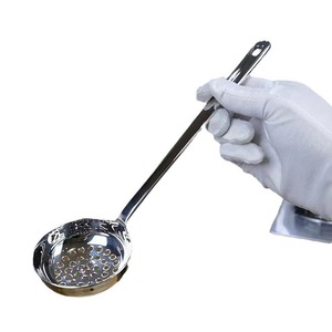 Cucharón para sopa de acero inoxidable 304 de Jinhui Industrial con colador, mango largo, profundo y grueso, para cocinar en la cocina. - Product Image 5