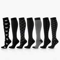 Chaussettes de compression transfrontalières pour hommes et femmes, chaussettes de sport d'extérieur, nouveau modèle, série noir et blanc, mi-mollet, en nylon, absorbant la transpiration