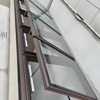 Fenêtre de toit moderne en bois à lamelles, ouverture manuelle électrique pour véranda, couloir ou escalier