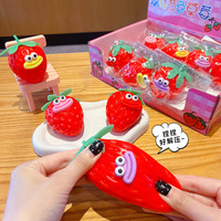 Boîte de présentation en gros de jouets squishy mini fraise Lisa – Jouets anti-stress à presser pour magasins de détail et boutiques de cadeaux