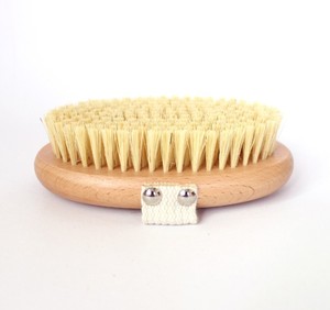 <span class=keywords><strong>Brosse</strong></span> sèche en bois de plage avec poils naturels en sisal vegan <span class=keywords><strong>pour</strong></span> le <span class=keywords><strong>brossage</strong></span> de la peau sèche, l'exfoliation des peaux mortes, la détoxification et la stimulation de la circulation. - Product Image 4