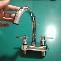 صنبور مطبخ تجاري NZMAN بتصميم عصري وذراعين مزدوجين مع فوهة مرنة على شكل عنق الإوزة