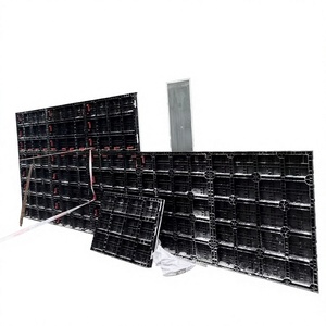 Panneaux de coffrage en plastique réutilisables robustes pour murs de soutènement et structures en béton - Product Image 1