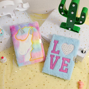 Cahier A5 en peluche dessin animé mignon pour filles Clés de verrouillage Design Pages d'écriture doublées de feutre avec couverture à paillettes Journal <span class=keywords><strong>secret</strong></span> pour les filles - Product Image 4