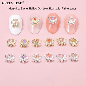 10 unids/bolsa Ojo de <span class=keywords><strong>caballo</strong></span> circón decoración de uñas DIY ahueca hacia fuera el corazón del amor con diamantes de imitación diseño encantos de uñas - Product Image 4