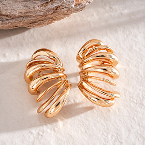 Vintage Gold Curved Claw <b>Stud</b> <b>Earrings</b> Irregular <b>Stud</b> <b>Earrings</b> for Women Summer Holiday Party Jewelry Gift - Product Image 6
