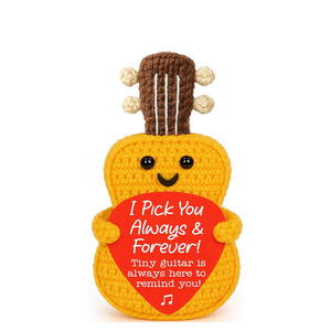 Muñeco de ganchillo hecho a mano con diseño de guitarra, divertido y popular, para envío transfronterizo, lindo muñeco pequeño de hilo de guitarra. - Product Image 2
