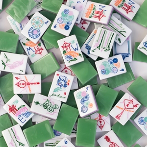 Ensemble <span class=keywords><strong>de</strong></span> Mahjong <span class=keywords><strong>de</strong></span> luxe moderne <span class=keywords><strong>de</strong></span> style américain avec design en acrylique à 3 couches, portable pour les jeux d'échecs et <span class=keywords><strong>de</strong></span> cartes - Product Image 1