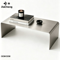 Table basse industrielle moderne et minimaliste en acier inoxydable brossé et aluminium, style Bauhaus, pour chambre et salon, avec cascade métallique