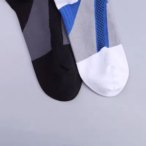 Calcetines de Compresión Deportivos de Fútbol con Logotipo Personalizado, Antibacterianos, para Hombre y Mujer, 20-30 mmHg - Product Image 4