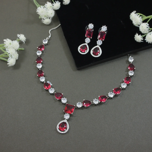 Conjunto de Joyería de Moda para Mujer con Collar Plateado y Aretes Colgantes con Circonita Cúbica Brillante y Diamantes Americanos - Product Image 3