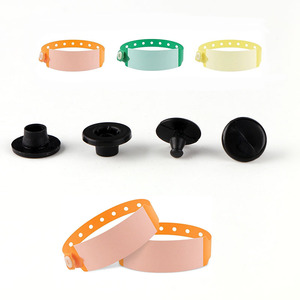 2025 Hot Bán PVC một-thời gian sử dụng nhựa dây đeo cổ tay với nhựa <span class=keywords><strong>Snap</strong></span> Nút đóng cửa Vòng đeo tay - Product Image 4