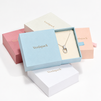 Boîte à bijoux personnalisée, boîte cadeau de luxe en papier avec pochette en microfibre et sac de shopping pour bagues, boucles d'oreilles, colliers