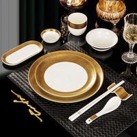 Service de vaisselle moderne et minimaliste en céramique haut de gamme de Jingdezhen avec incrustations dorées, comprenant bols, sous-plats et assiettes, spécial pour hôtels, restaurants et cadeaux, vente en gros