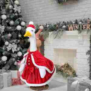 Tenue de Noël Madame Noël pour oie décorative de jardin en ciment ou en plastique de 23 pouces de hauteur - Product Image 2