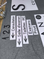 Signalétique personnalisée en acrylique pour intérieur |   Lettres de peinture au pistolet de précision avec adhésif 3M intégral, écologiques, garantie 3 ans