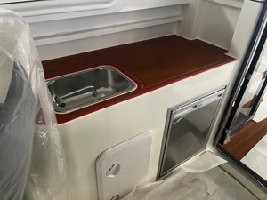 Yate Deportivo de Lujo de Aluminio de 9m (30 pies) con Certificación CE, Totalmente Soldado, con Motor Fuera de Borda y Baño - Product Image 6