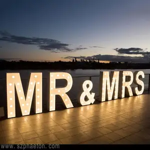 婚礼装饰灯，巨型 3d LED 照亮了选框字母 MR & MRS 字母