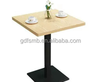 Table carrée en bois pour restaurant et café à usage commercial, plateau en bois de noyer, base en métal, table carrée pour café et restaurant