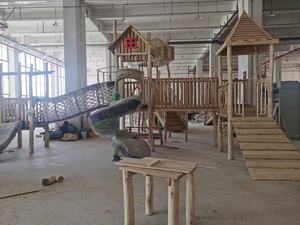 Ensemble d'équipement <span class=keywords><strong>de</strong></span> jeux pour enfants en plein air Maternelle Montessori en bois Aire <span class=keywords><strong>de</strong></span> jeux naturellement adaptée aux enfants avec escaliers <span class=keywords><strong>et</strong></span> toboggan - Product Image 4