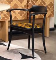 Chaise de salle à manger de luxe en bois massif de style Mid-Century Modern, siège et accoudoirs rembourrés en cuir, écologique, personnalisable, design de créateur