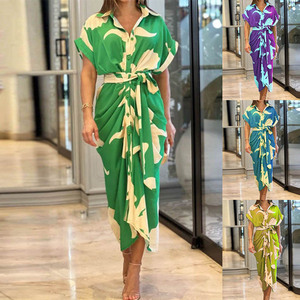 女式花卉印花系带衬衫连衣裙短袖单排扣宽松休闲长裙，高腰，正面有徽标 - Product Image 2