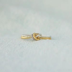 Anello nuziale con fiocco T0198 in oro massiccio 18 carati, classico unisex per occasioni nuziali - Product Image 6