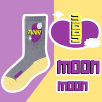 Vente en gros de chaussettes amusantes en coton avec broderie OEM de logo de sport personnalisées et design de mode pour femmes pour filles