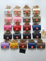 Sac de téléphone unisexe de luxe en cuir avec chaîne détachable, pochette compacte étanche à bandoulière avec lettres en relief, élégante et tendance