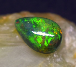 Ópalo Natural Multifuego de Alta Calidad, Cabujón de 7.1 CT, Piedra Preciosa Suelta de 16.8*11.6*8 mm para Joyería - Product Image 2