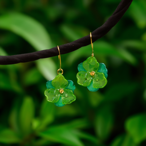 Pendientes de Moda con Diseño de Flor Verde, Chapados en Oro PVD, Acero Inoxidable 316L, Sostenibles y Resistentes - Product Image 3