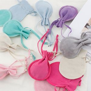Petites pochettes en velours rose, violet et gris avec cordon de serrage pour bijoux et accessoires - Product Image 3