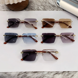 Gafas de Sol sin Marco con Lentes de PC que Cambian de Color, Protección UV400, Unisex, Estilo Urbano, Patillas con Diseño de Madera - Product Image 1