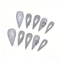 Faux ongles longs faits main à motif griffe de dragon, dentelle blanche, cristaux et brillance nacrée, ongles artistiques gothiques pour mariée