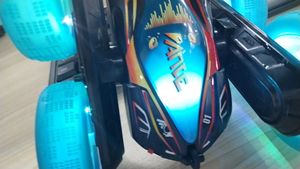 Voiture télécommandée RC de haute qualité avec roues lumineuses améliorées et bras oscillant, double télécommande, pour cascades, jouet pour enfants, pour jeu intérieur et extérieur - Product Image 5