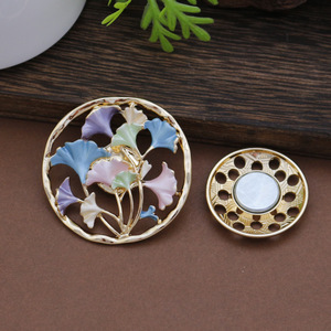Imán circular hueco TX34 con diseño de hojas de ginkgo bicolor, seguro para telas, broche magnético para hiyab y pañuelos. - Product Image 4