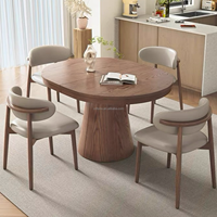 Capacité de 4 à 8 personnes, confortable et polyvalent, design extensible qui s'adapte aux dîners intimes et aux réunions plus importantes