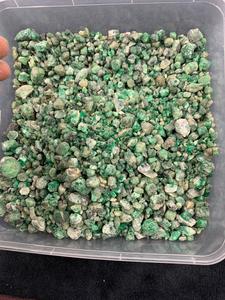 หินอัญมณีเรืองแสงคริสตัลสีเขียวเข้มหยาบหยาบไม่ผ่านการบำบัดหินธรรมชาติ SWAT pakistan - Product Image 4