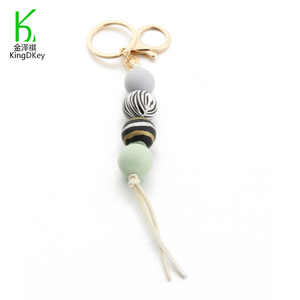 Llavero con Borla de Cuentas de Madera con Estampado de Leopardo, Tendencia Actual, Llavero de Cuentas de Madera y Silicona - Product Image 4