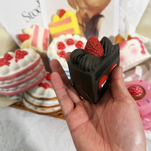 <span class=keywords><strong>Jouet</strong></span> Squishy Gâteau d'Anniversaire en Mousse PU à Remontée Lente pour Enfants de 5 à 7 Ans, Tendance Nouvelle Vente en Gros pour Filles et Garçons, Idéal pour la Décoration - Product Image 6