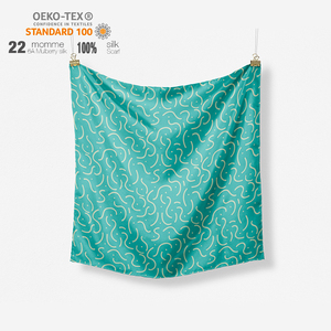 Servizio di Stampa su <span class=keywords><strong>Sciarpe</strong></span> 100% Seta, <span class=keywords><strong>Foulard</strong></span> Quadrato Personalizzato per Donne con Logo <span class=keywords><strong>e</strong></span> <span class=keywords><strong>Motivi</strong></span> - Product Image 1