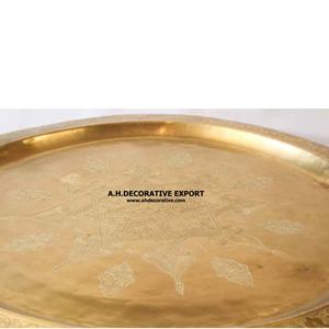 Plateau de service marocain en métal vintage de forme arrondie avec finition dorée, fait à la main, à vendre - Product Image 4
