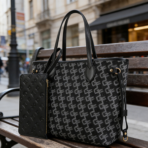 Sac fourre-tout de créateur pour femme, grand sac à bandoulière tendance, sac à main de travail pour femme avec pochette - Product Image 1