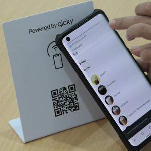 Phonetapify thu thập Google đánh giá cho doanh nghiệp của bạn với công nghệ NFC có thể tháo rời bảng đứng - Product Image 5