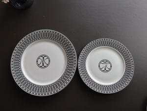 Juego de Comedor de Lujo Nórdico de 4 Piezas Más Vendido, Plato de Cerámica con Línea Negra y Caja de Regalo - Product Image 5