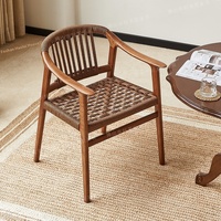 Chaise de salle à manger de style nordique moderne, cadre en bois massif rétro, chaise avec accoudoirs et dossier pour le salon
