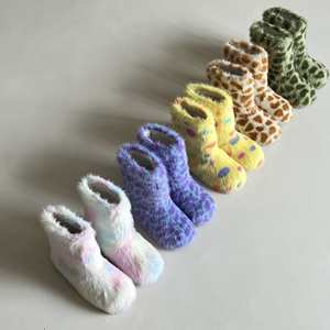 Fabricante personalizado al por mayor chicas jóvenes botines mullidos estilo lindo mezcla <span class=keywords><strong>de</strong></span> colores antideslizante niños <span class=keywords><strong>botas</strong></span> <span class=keywords><strong>de</strong></span> piel <span class=keywords><strong>de</strong></span> invierno con piel cálida - Product Image 1