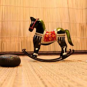 ม้าโยกเหล็กดีไซน์ทันสมัย เป็นมิตรกับสิ่งแวดล้อม ของตกแต่งบ้าน ชุดหลายชิ้น ชั้นวางหนังสือตกแต่งห้องทำงาน ยอดนิยม - Product Image 4