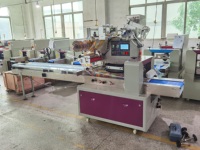 Machine d'emballage pour serviettes hygiéniques jetables, lingettes humides, essuie-tout de cuisine et papier toilette